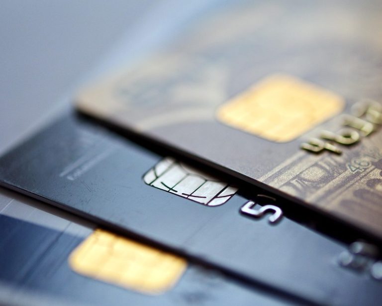 3 different creditcards shows 3 different creditcards to show an example for private loans